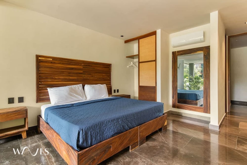 2BR w Private Pool - Steps Away From the Beach