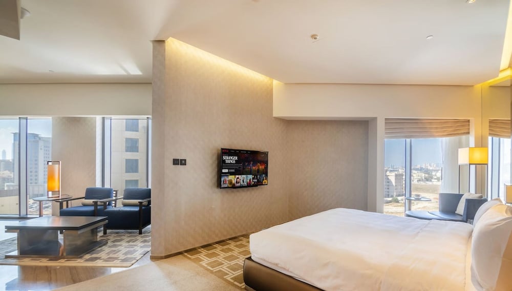 Elegant 1BR Apartment Near Dubai Frame