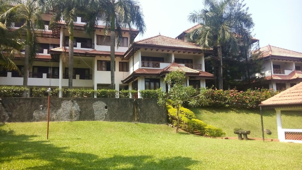 River Banks Madaparambil Resort