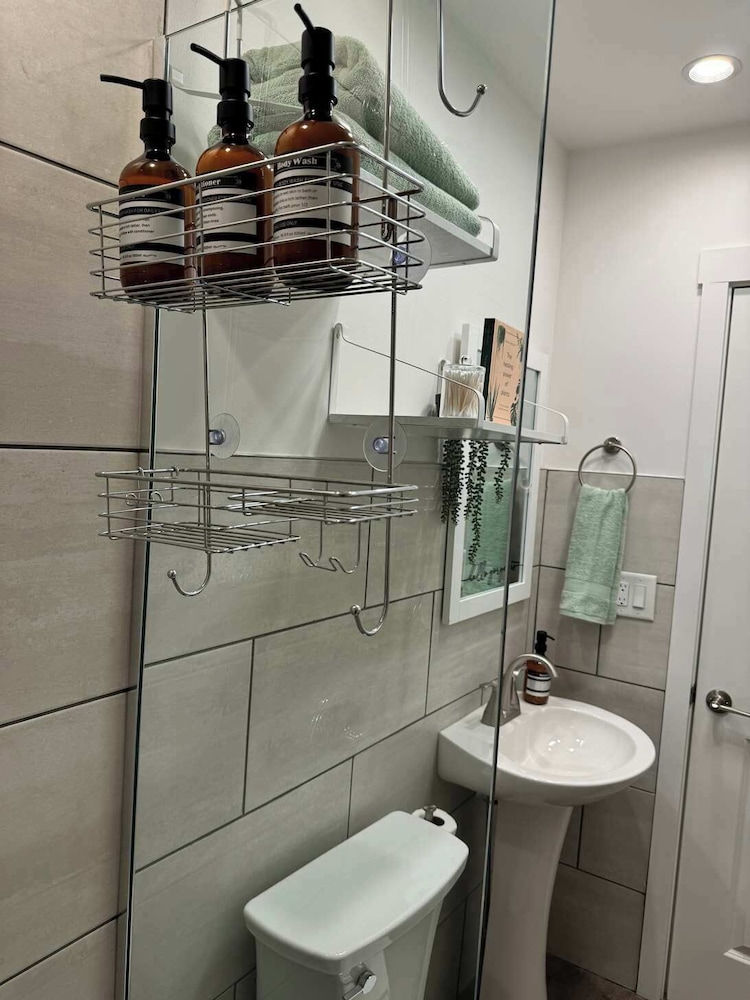 Jungle House Downtown Columbus – Modern Boutique Suites