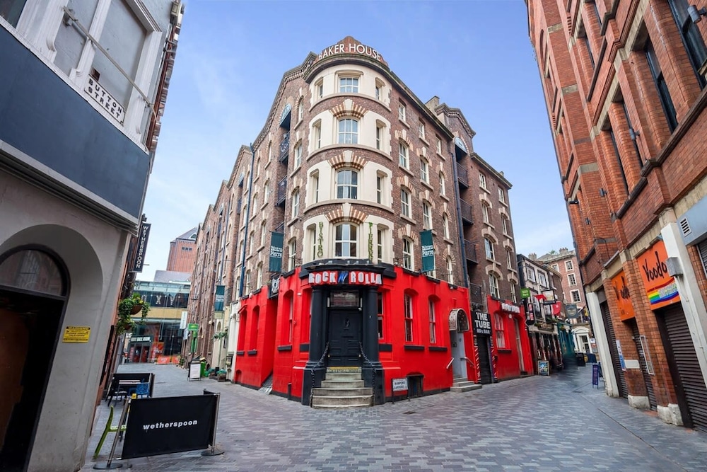 Host Apartments Mathew St Studio view 3