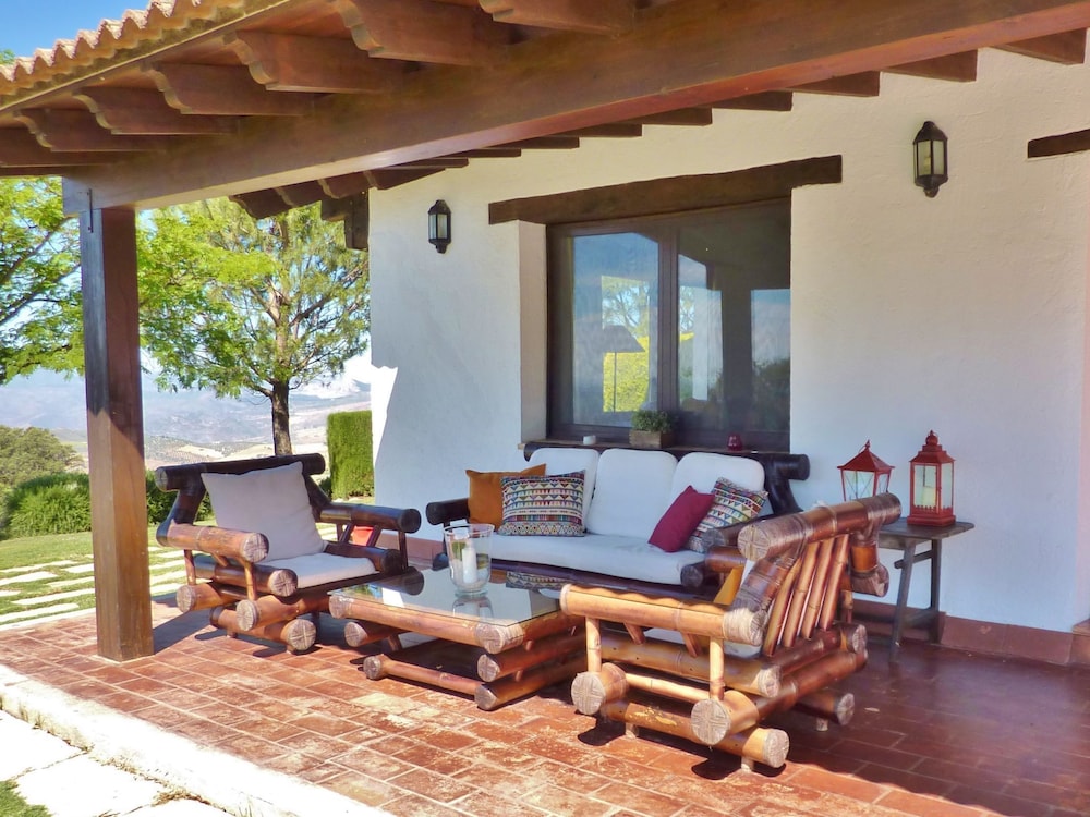 Leisure Meets Tranquility in Beautiful Villa Near Forest photo 4