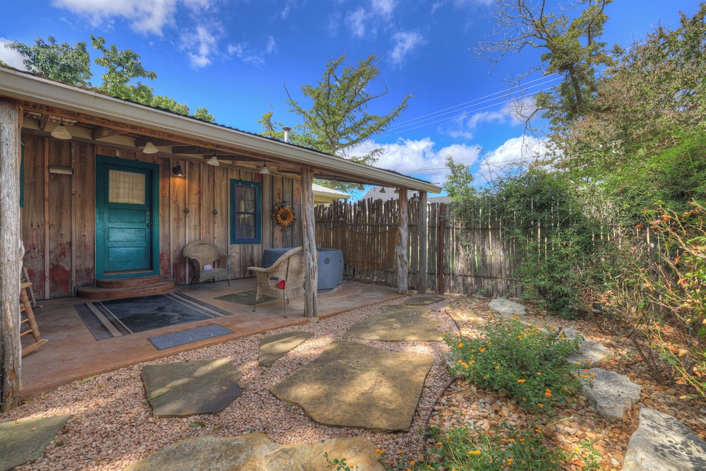 Sonora Casita Hot-tub + Nandina Cottage Hot-tub