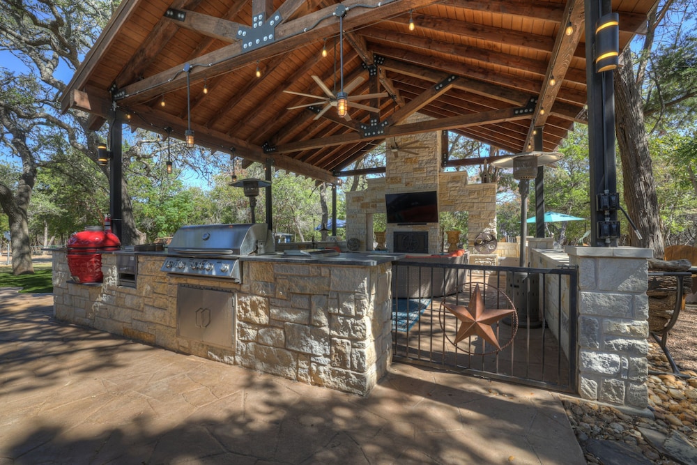Terracotta Oasis - Wimberley for 30 Guests