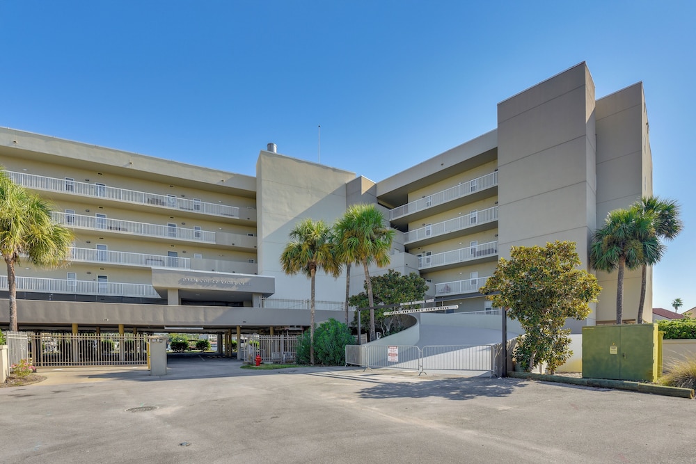 Walk to Sand! Modern Okaloosa Island Condo