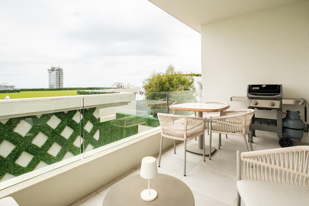 Ocean View 1bed Apartment in Sea Point Marlo Cove