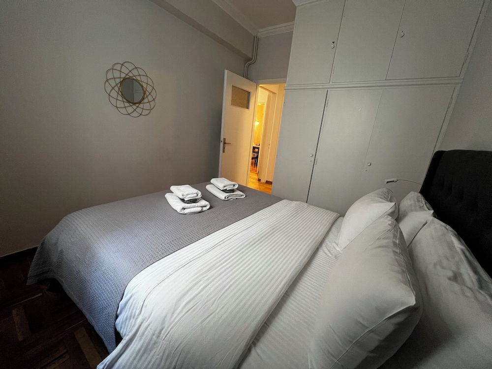 Caryatids Luxury Apartment