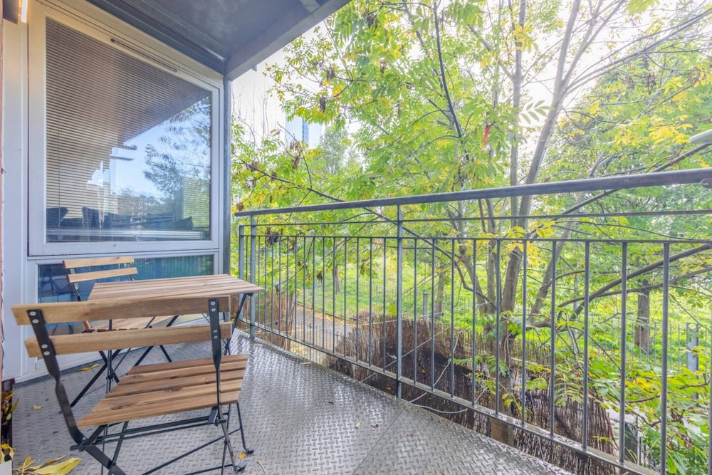 Spacious 2 Bedroom Apartment Near White City