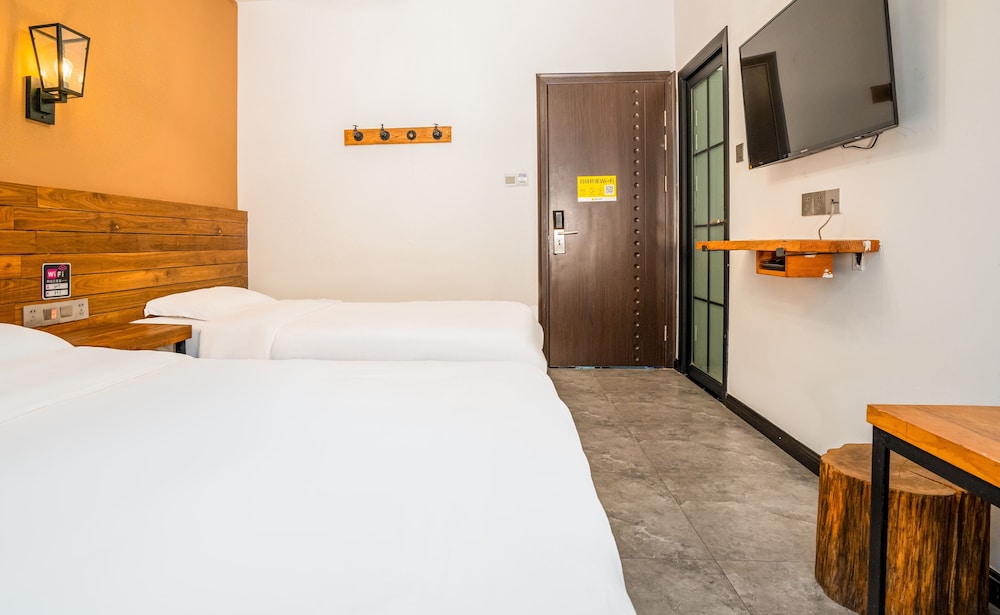 Tianmen Mountain Loft Art Inn