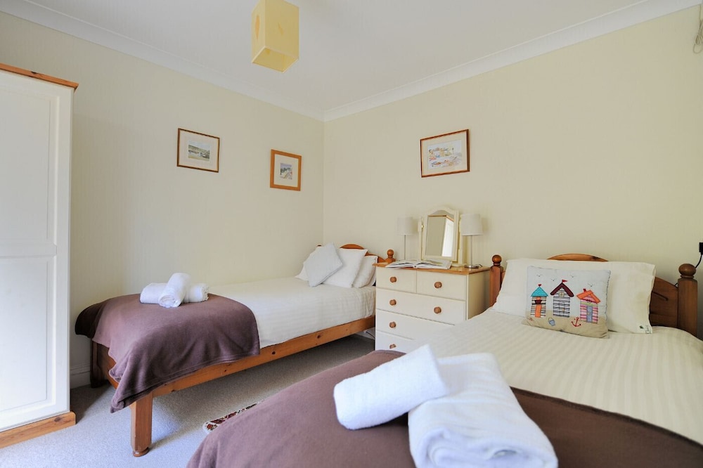 4 Coram Court