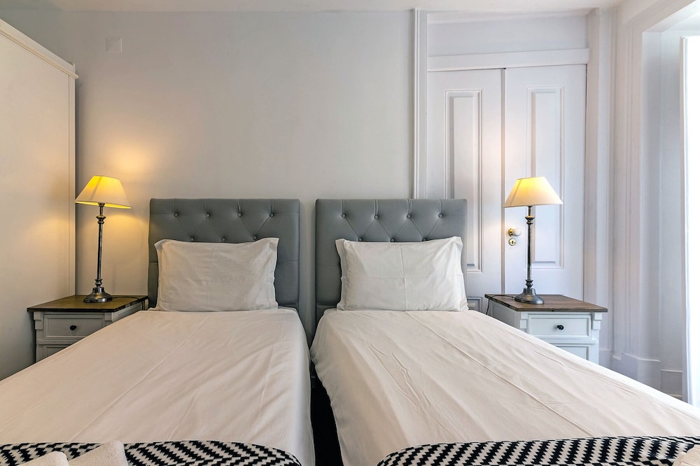 Bairro Alto Palace  Apartment for Large Groups view 4