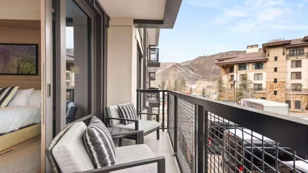 Contemporary 3 Bedroom Luxury Ski In, Ski Out Residence in Snowmass Base Village