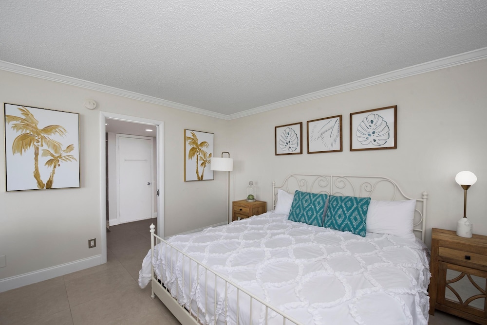Estero Beach & Tennis 901-c