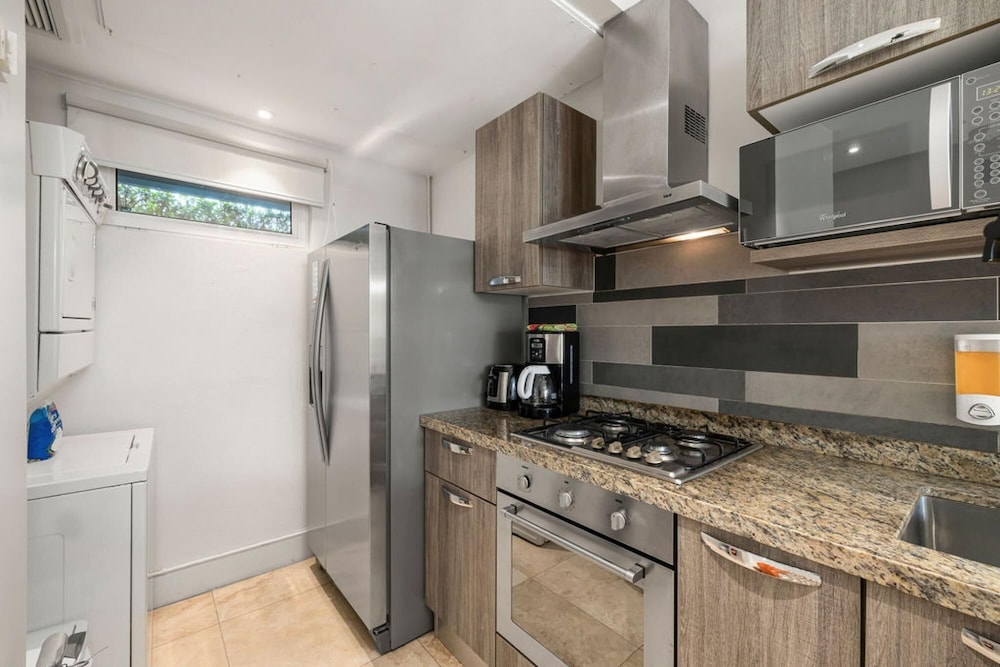 Ground Level Condo 2BR 2BA w Pool Access Gym