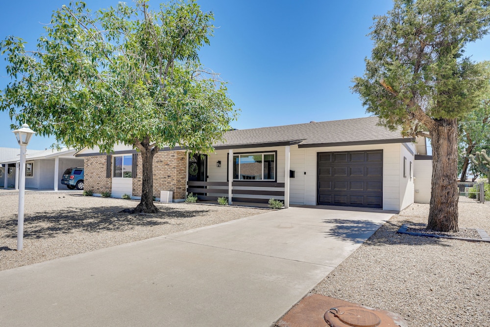 Luxury Golf Course Retreat in Sun City!