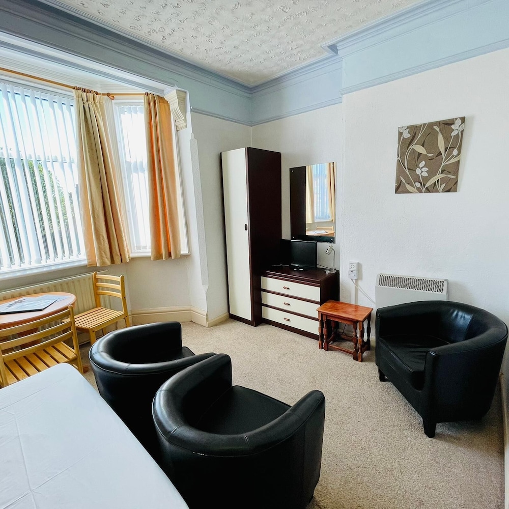 Lyndene Holiday Apartments