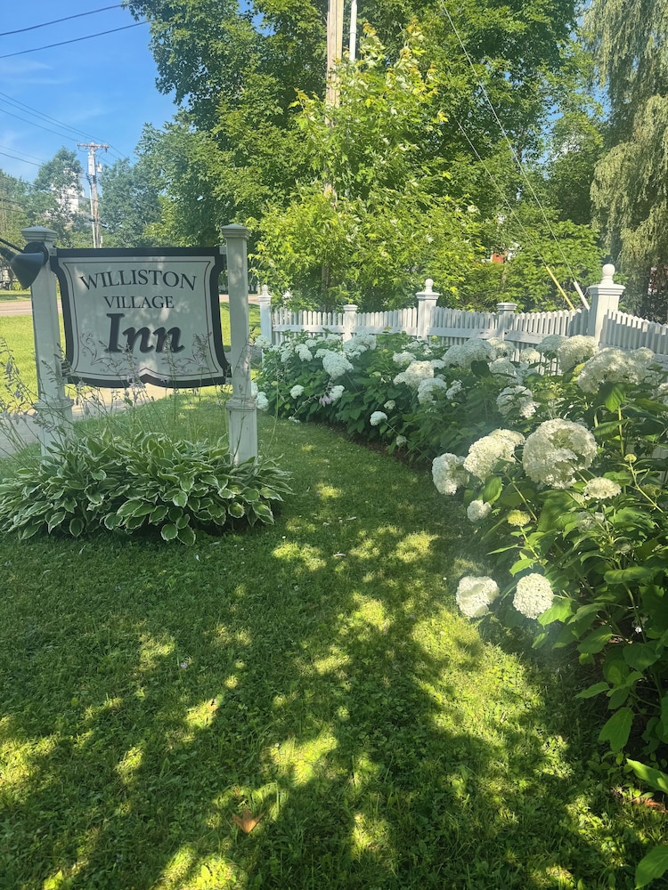 Williston Village Inn