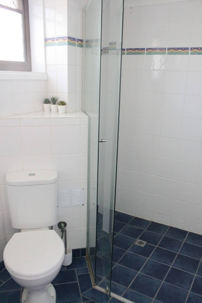 Lovely 1 Bedroom Apartment Steps to the Beach view 3