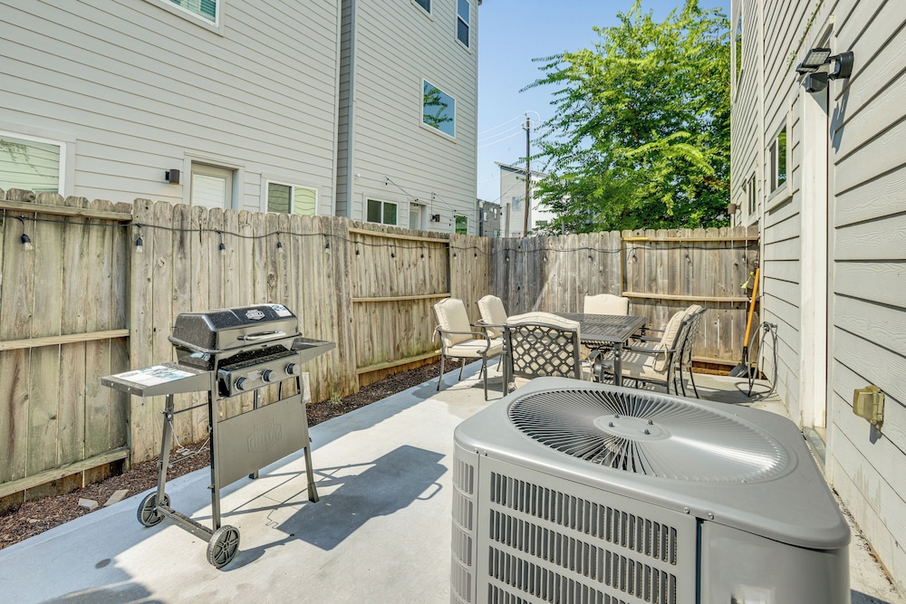 2 Mi to Dtwn: Modern Houston Home w/ Private Patio