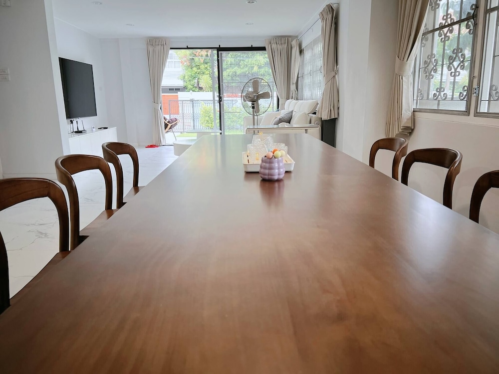 5 Beds 452sqm With Private Garden Pet-friendly Cctv Quiet and Homey