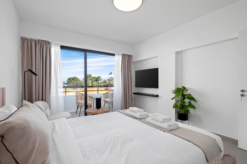 Finikoudes Marina View 202