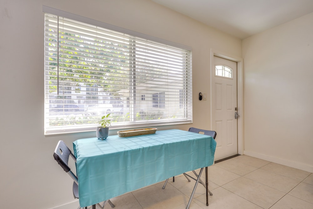 Steps to Pompano Beach: Couple's Retreat w/ Patio!