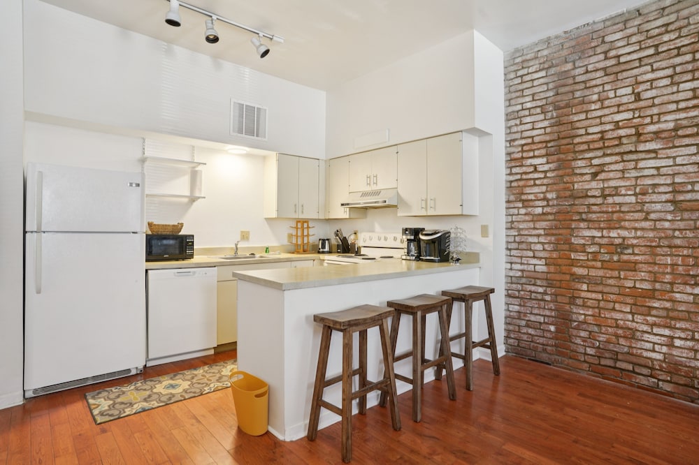 Charming Soulard Retreat With Historic Character 1 Bedroom Apts