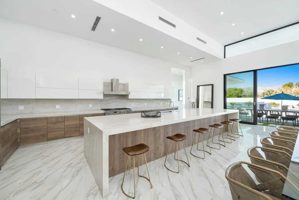 Pool, Hot Tub & Putting Green Minutes From Dining & Golf Bravo Villa #13 by Avantstay