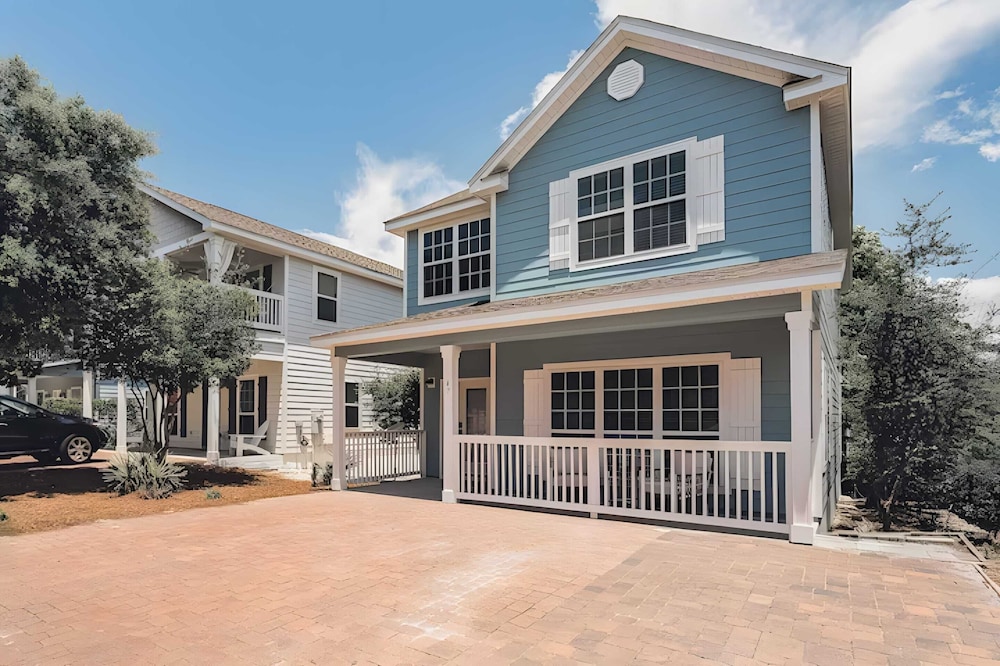 Salty Rose Inn by Avantstay Inlet Beach Home w/ Porch, Firepit & Pool Access