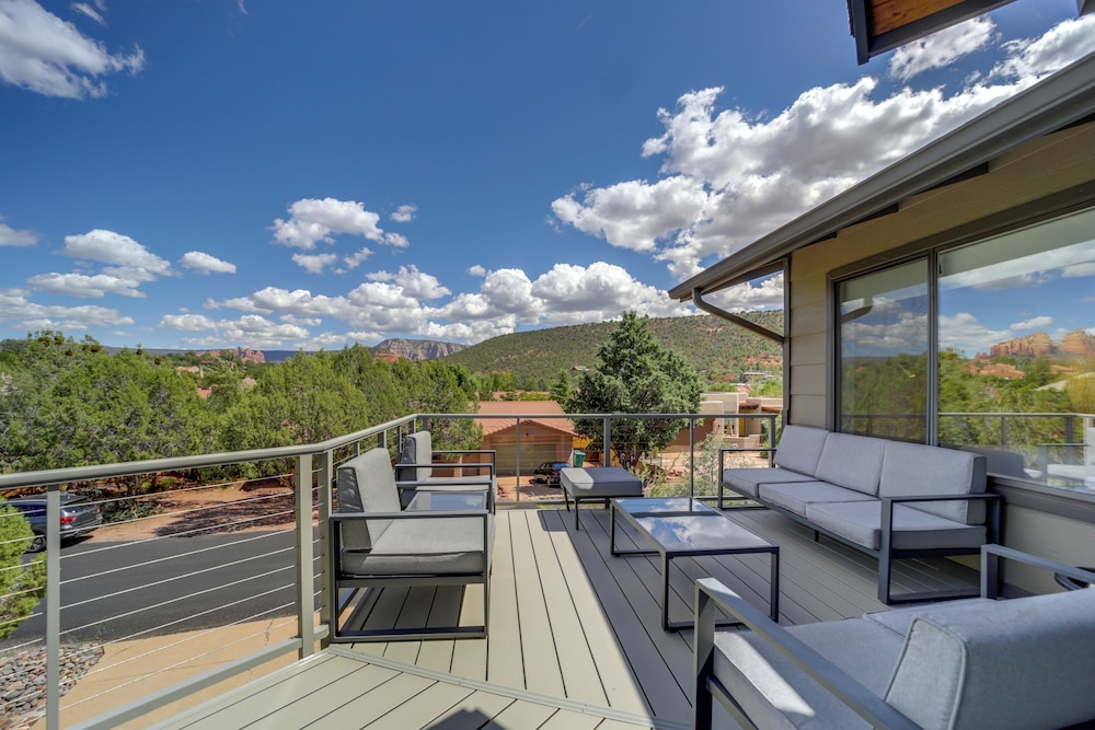Walk to Park & Trails! Mtn-view Sedona Haven