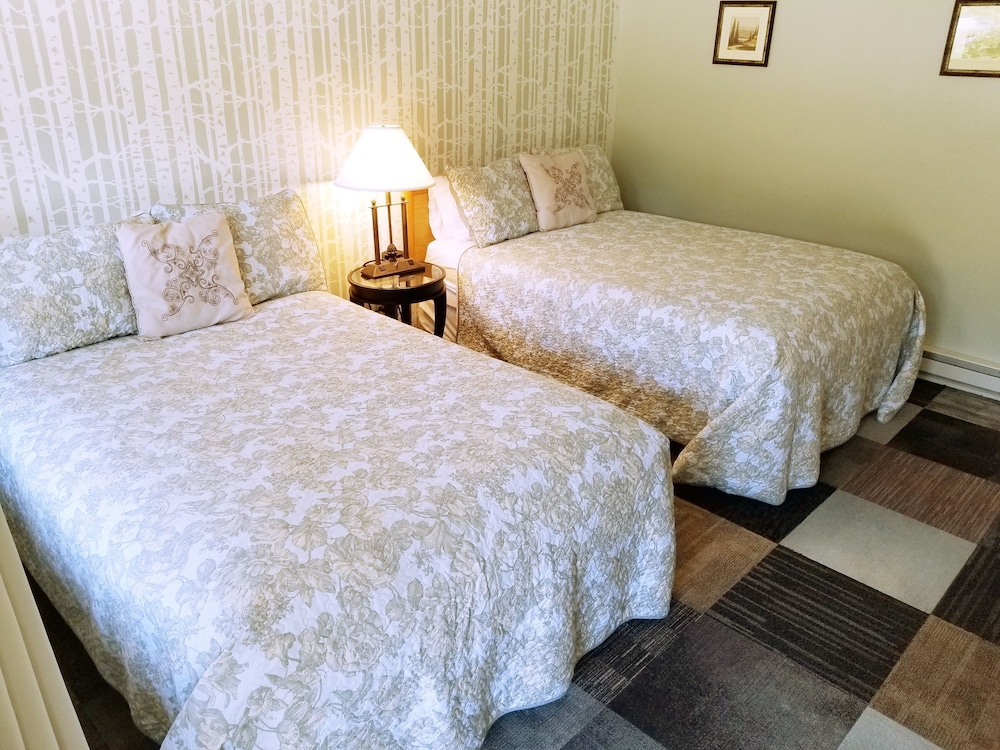 White Mountain Motel And Cottages