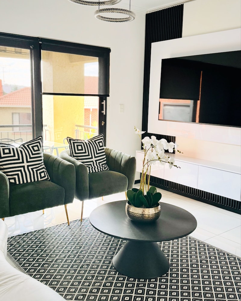 Luxury 2 Bedroom Apartment Near Monte Casino, Johannesburg