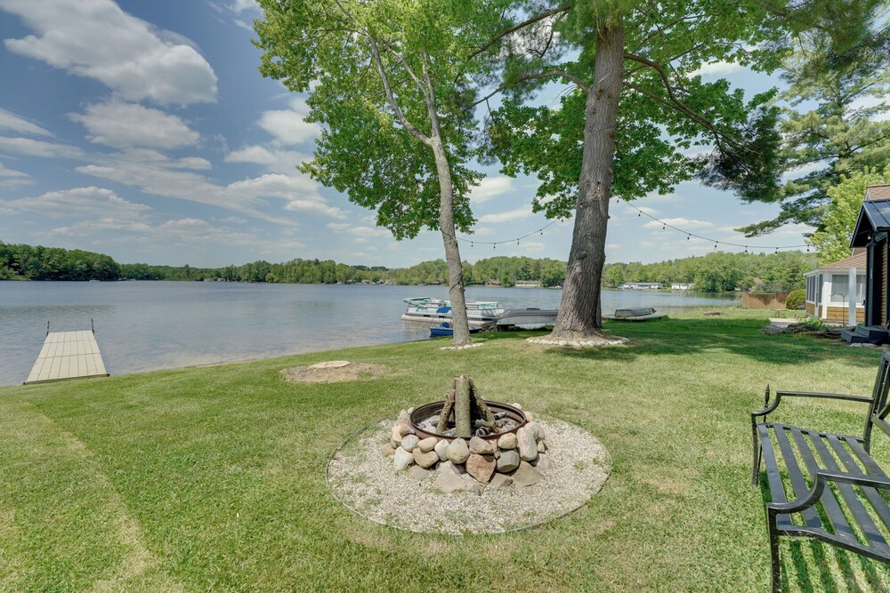 Diamond Lake Waterfront Cabin w/ Deck  Dock! - Property Image 9