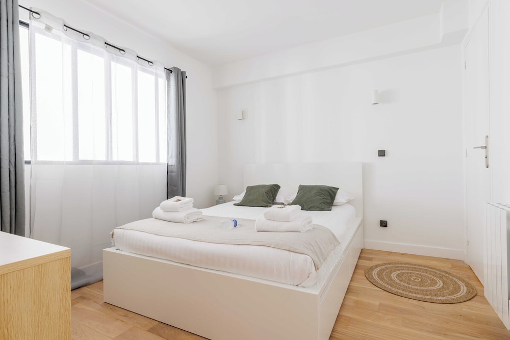 Serene Apartment 6p/2br - Puteaux / La Defense view 3