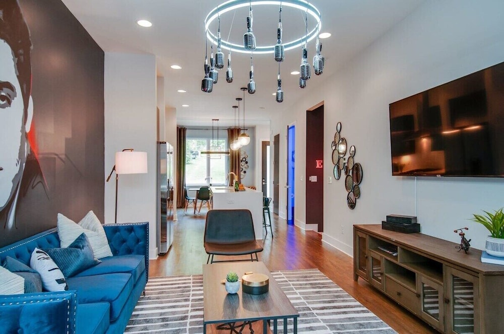 King Queen 2 Homes - 24 Beds City Views