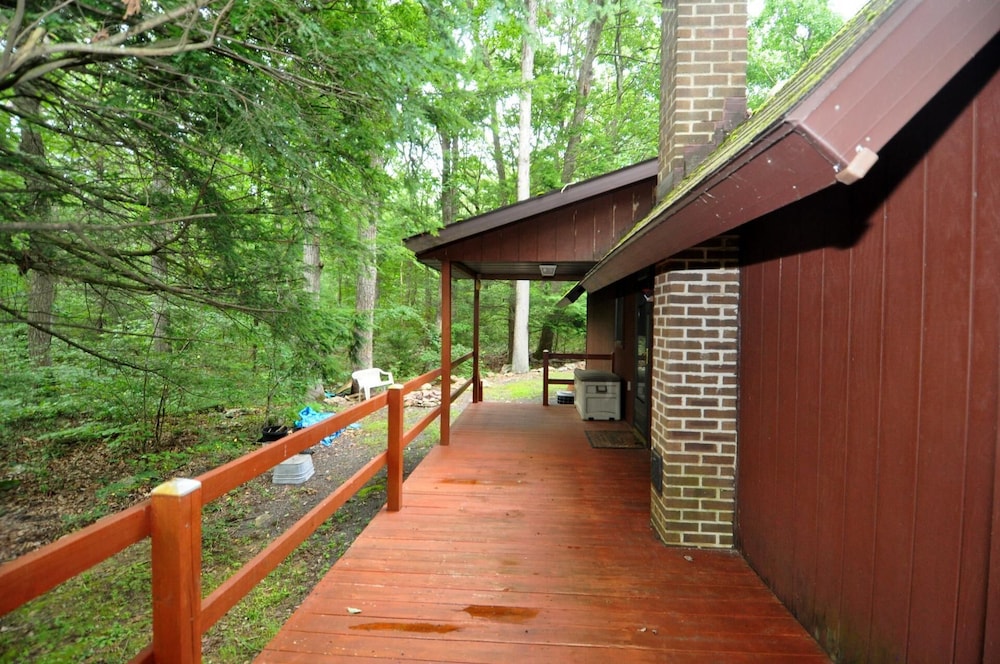 Rosies Creekside Retreat - 3 BR Escape! view 4