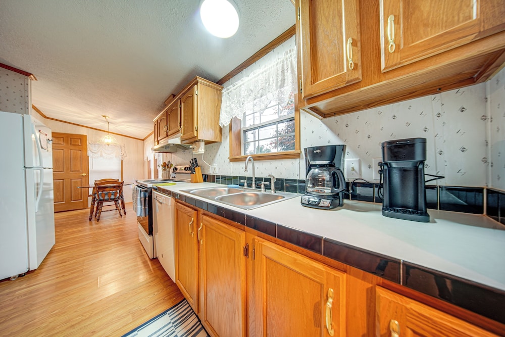 1 Mi to Lake Access: Erie Home w/ Private Backyard