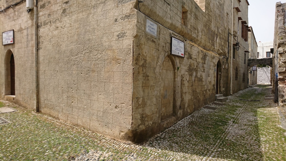 Eleni Rooms