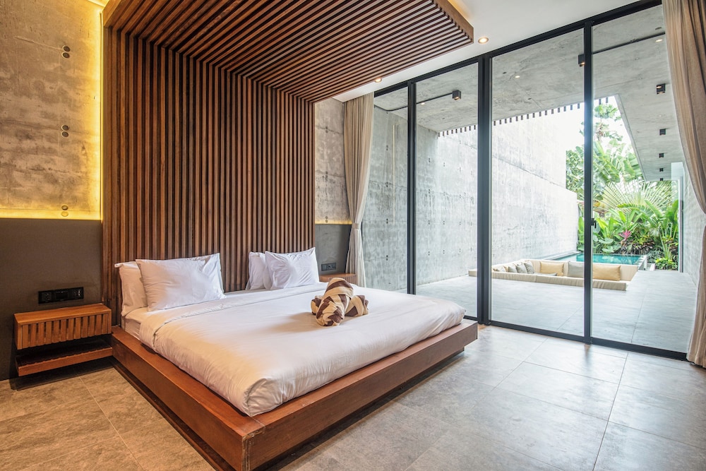 Modern 4BR Canggu Retreat Just 8mins to the Beach