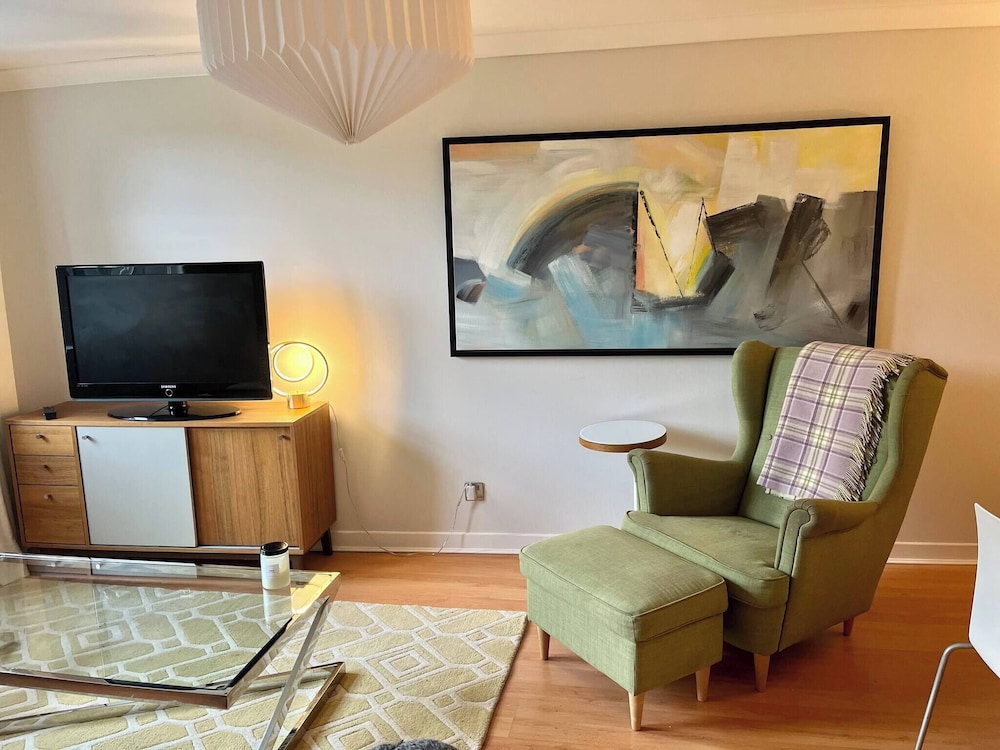 Charming Edinburgh Apartment Beside Edinburgh Castle — Edinburgh