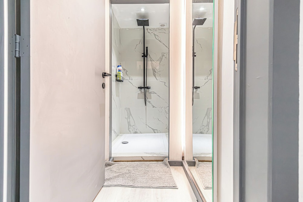 Comfy 5BR Apartment in Heart of Ghent