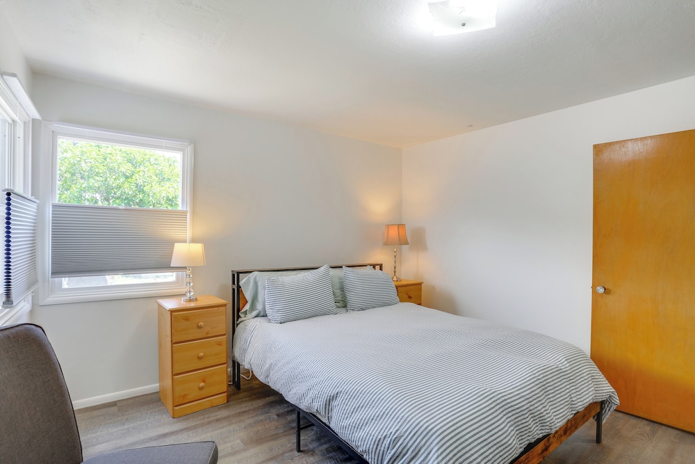 11 Mi to Arcata Bay: Home w/ Garden in Blue Lake!