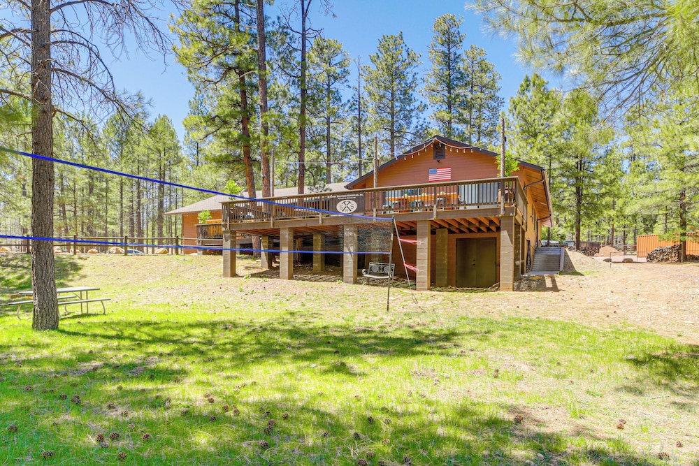 Fire Pit + Trail Access: Spacious Happy Jack Cabin