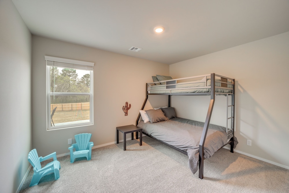 Family-friendly, Pets Welcome: Broken Arrow Gem!