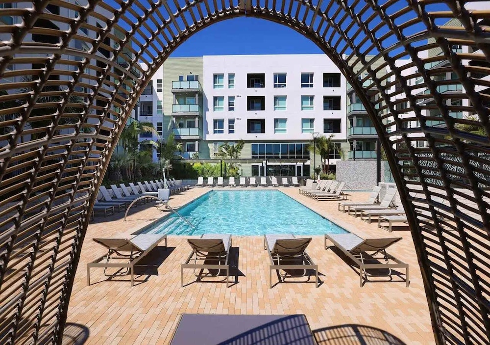 New Oasis Near Disneyland Pool Gym Free Parking