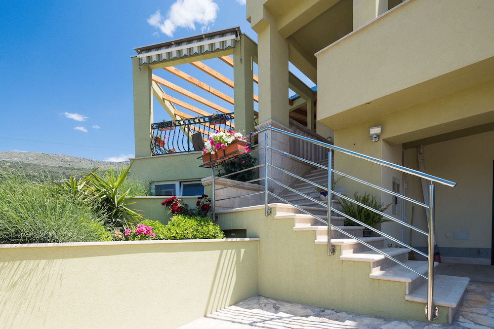 Villa Leon view 5