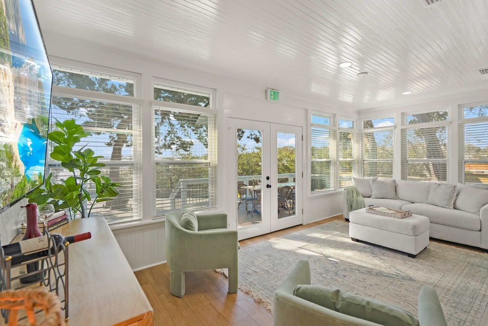 Waterfront Incredible Views Fire pit Renovated