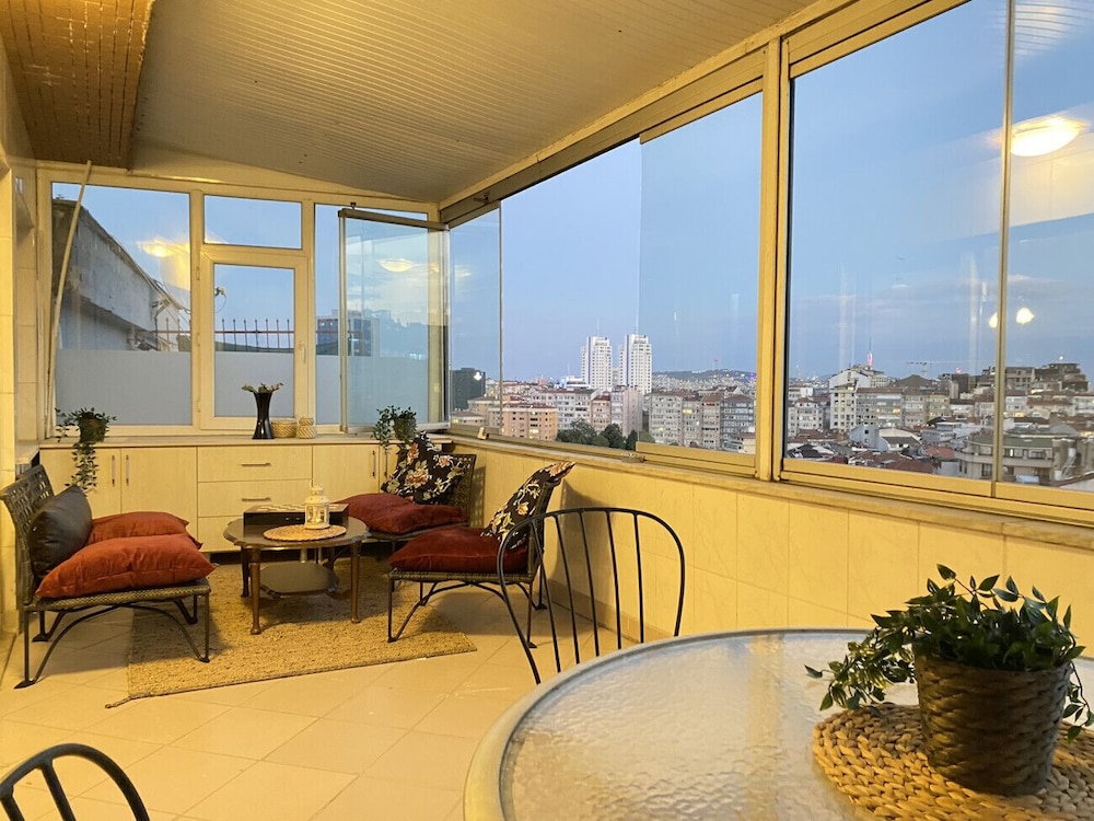 Missafir Sleek Flat in Nisantasi With Terrace