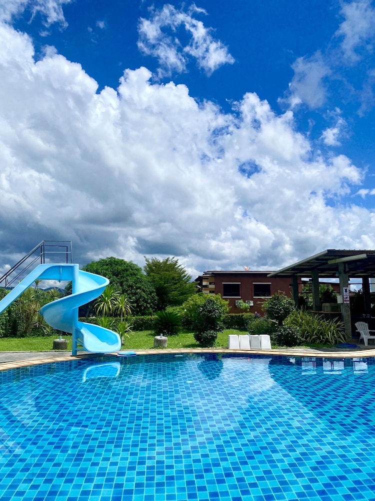 Maerim Villa & Pool