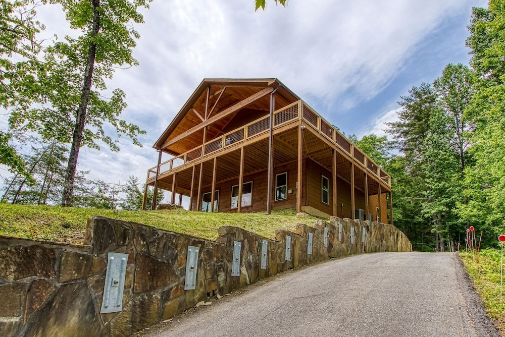 BRAND NEW BUILD 5 Bedroom, 5 Bath With 4,000 Sq Ft With Mountain View 5 Cabin by RedAwning view 3